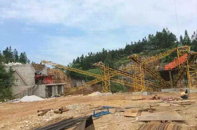 贵州凯里时产300吨石灰岩破碎机生产线