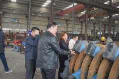 高铬复合锤头使河卵石破碎机效果